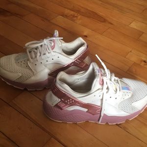 Nike pink white shoes